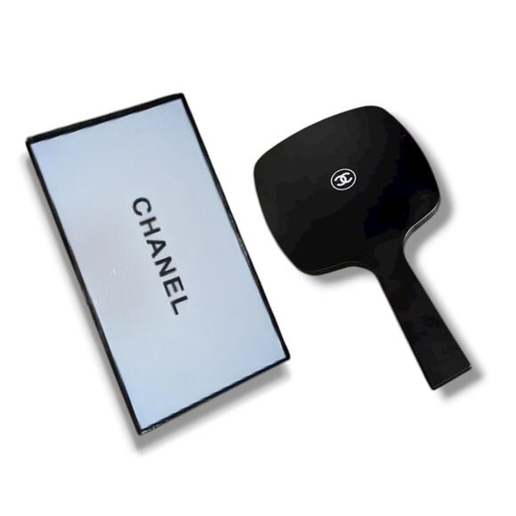 Chanel CC - Handheld Mirror / Luxury Mirror - Black & White - New in Box - Picture 1 of 2